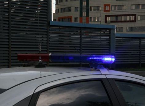 В Сургуте парень дрифтовал на машине с товарищем на крыше. Обоих оштрафовали