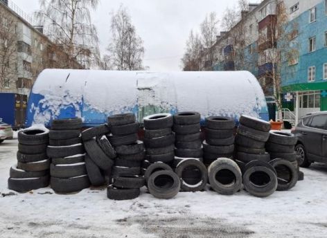 «Жильцы не виноваты»: сургутяне обвиняют шиномонтажников в выбросе покрышек во дворы
