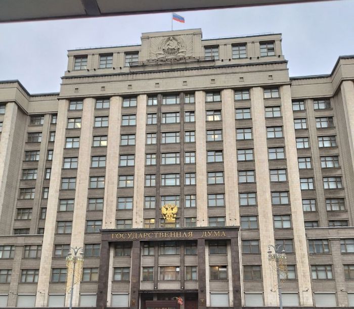 ​Медполисы для мигрантов, биометрия на границе и ответственность за преступления против страны: что изменится в декабре