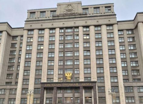 Медполисы для мигрантов, биометрия на границе и ответственность за преступления против страны: что изменится в декабре