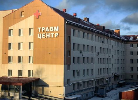 В Сургуте врачи спасают мужчину, выжившего после наезда поезда