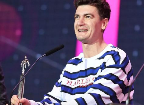 Комика Александра Гудкова привлекли к ответственности за клип «Я – узкий»