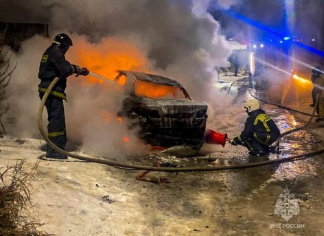 За три недели января в Сургуте сгорели восемь автомобилей
