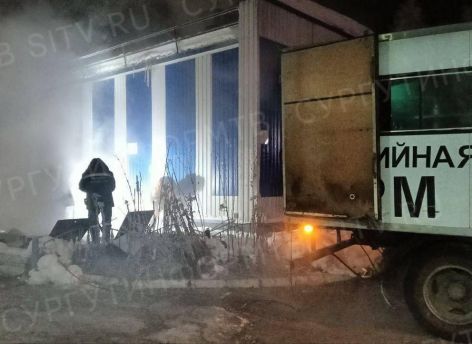 В Сургуте из-за порыва на сетях горячей воды затопило улицу Губкина