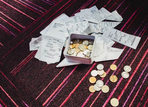 Почти половина жителей Югры отказались бы от работы с «серой» зарплатой
