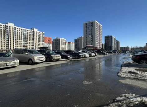 Власти Сургута сообщили об очистке проезда между домами на Захарова — Каролинского после жалоб жителей