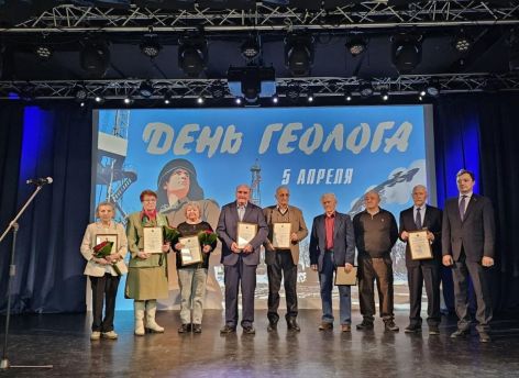 ​В Сургуте ко Дню геолога наградили ветеранов и вспомнили роль первооткрывателей