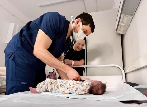 Два месяца в больнице: в Сургуте выписали младенца после двух операций на сердце