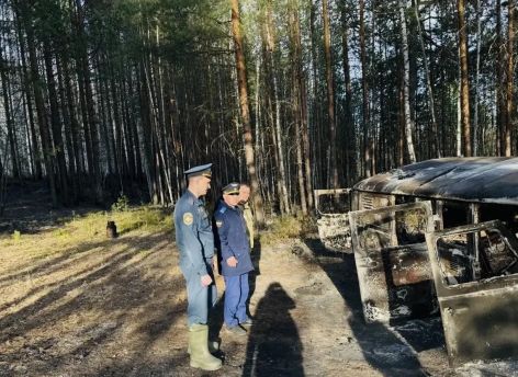 В Югре трое рыбаков поехали на природу на машине и сгорели в ней во время сна