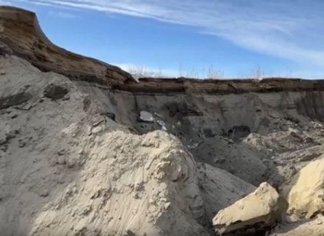 Прокуратура нашла нарушения при складировании песка у аэродрома Боровая в Сургуте