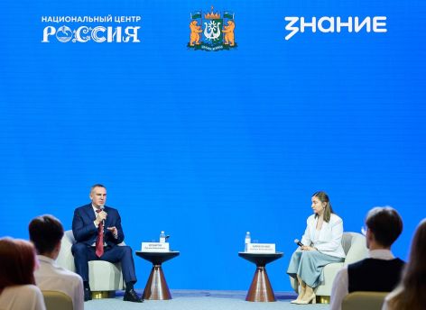 Руслан Кухарук рассказал школьникам Ханты-Мансийска о карьерных возможностях в Югре