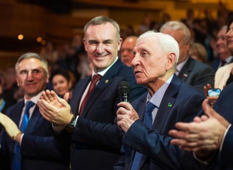 Первый губернатор Югры Александр Филипенко отмечает 76-летие