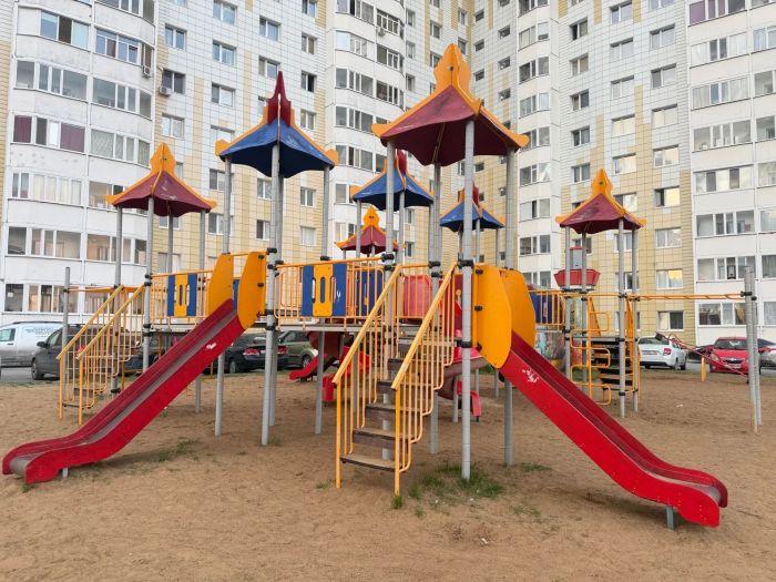 В Сургуте представители власти и общественности проверяют все детские площадки