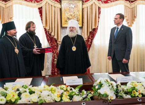 Митрополит Павел будет лично крестить третьих и последующих детей в семьях Югры