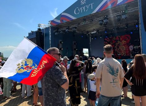 Праздничный день на Центральной площади: Сургут отметил День России и День города // ФОТОРЕПОРТАЖ