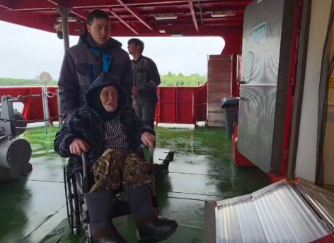 Плавполиклиника «Святитель Лука» начала работу в арктических районах Югры