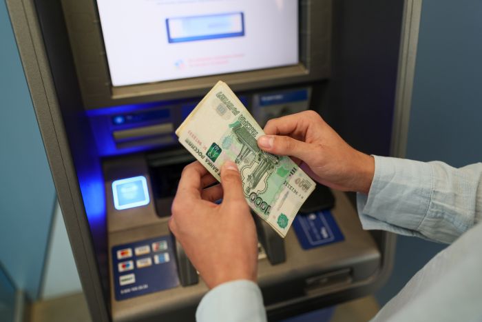 ​Переводов за границу стало в 2 раза больше