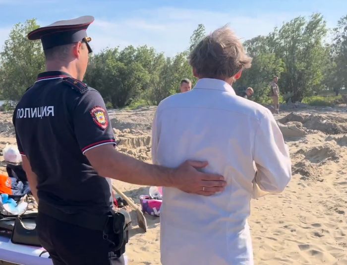 ​Полиция забрала депутата Сургута Евгения Барсова с карьера возле аэродрома «Боровая»