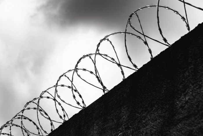 Подросток-иностранец проведет год в исправительной колонии за нападение на человека в «Сургут Сити Молле»