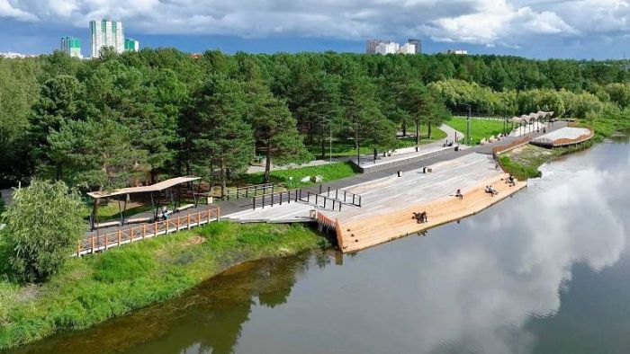 Власти Сургута благоустраивают набережную Саймы у Дворца торжеств