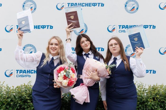 ​Руководство АО «Транснефть – Сибирь» приняло участие в церемонии вручения дипломов выпускникам Тюменского нефтепроводного профессионального колледжа
