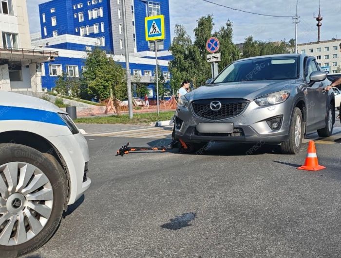 ​У СОКБ в Сургуте сбили самокатчика // ФОТОФАКТ