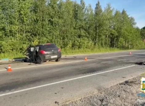 Двое молодых людей погибли в лобовом ДТП под Сургутом