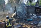 ​Пожарные предотвратили взрыв в горящем доме в Сургуте