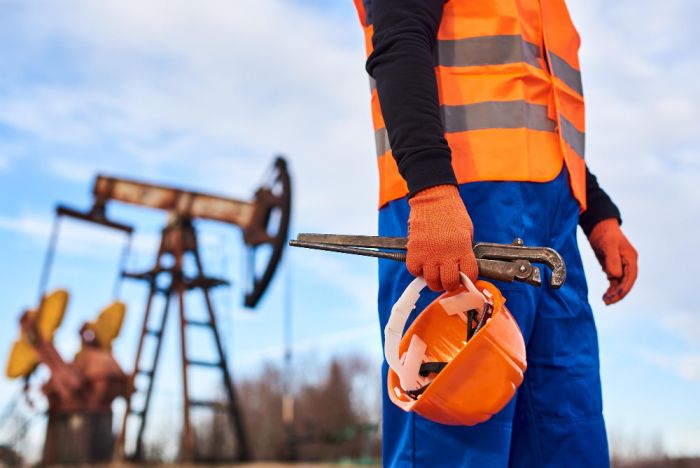 Депутат Госдумы заявил о многотысячном кадровом дефиците нефтяников в Югре