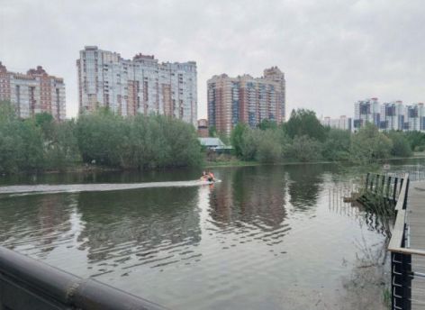 Сургутские спасатели вытащили из Саймы тонушего ребенка