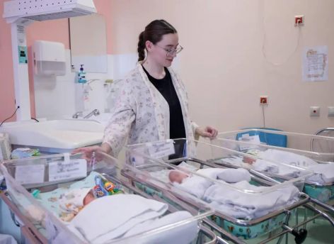 Молодая сургутянка на 34-й неделе беременности родила тройню — первую в городе в этом году