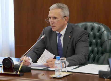 Губернатор поручил отремонтировать дороги в Викулово и Вагае и помочь семьям участников СВО