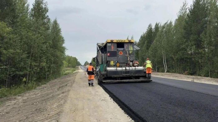 Важный участок одной из центральных междугородких трасс Югры готов на четверть