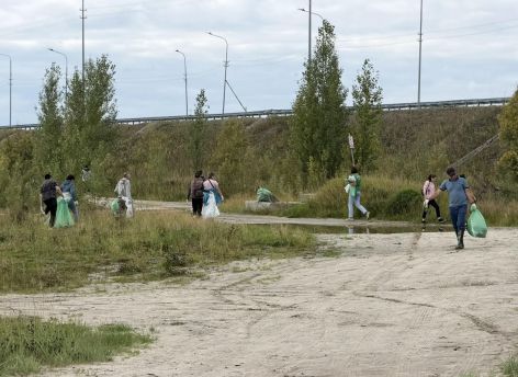 Власти и общественники Сургута планируют очистить десятки километров берегов рек и озер от мусора