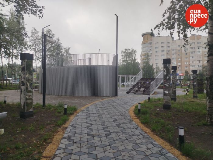 ​Сквер Журналиста в Сургуте год спустя: что изменилось и какие проблемы остались