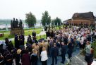В Сургутском районе открыт трехметровый памятник семье Николая II // ФОТО