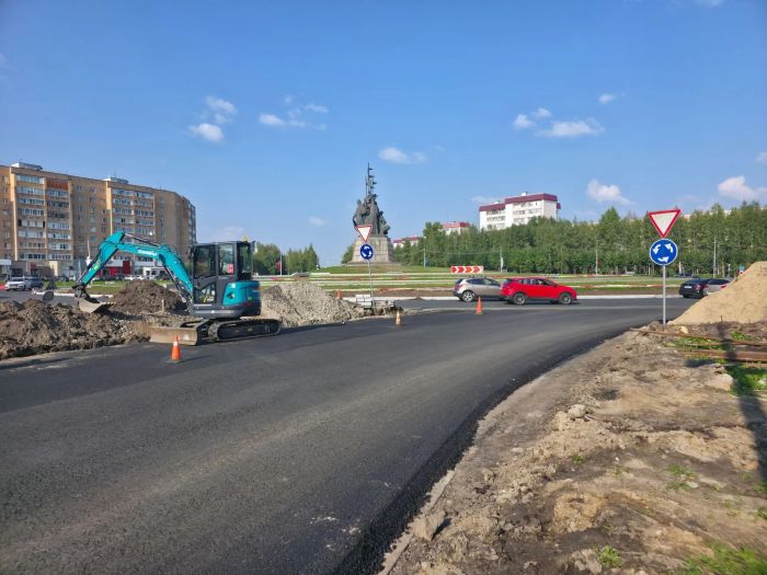 В Сургуте после ремонта коллектора вновь открыт участок дороги у памятника Основателям
