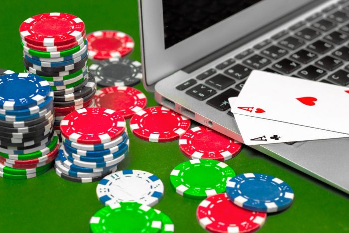 Россияне через «Госуслуги» смогут установить самозапрет на азартные игры. Снять его можно минимум через год