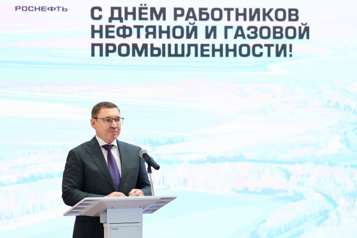 Руслан Кухарук и Владимир Якушев наградили нефтяников и газовиков в Сургуте и Нефтеюганске