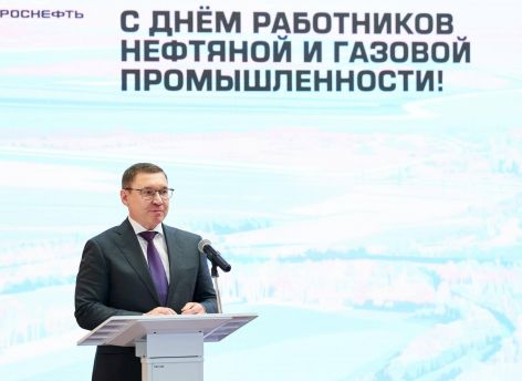 Руслан Кухарук и Владимир Якушев наградили нефтяников и газовиков в Сургуте и Нефтеюганске