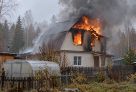 За один день в Сургуте горели четыре дачи. Один дом уничтожен полностью