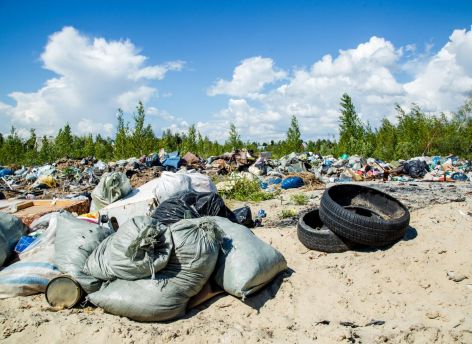 Власти Сургута потратят до 2,6 млн рублей на уборку старых шин с улиц города