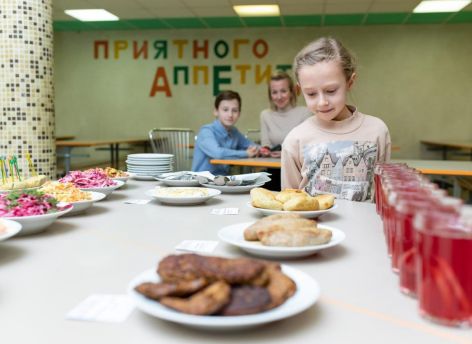 Родители сургутских школьников смогут выбирать для них завтраки и обеды через электронный дневник