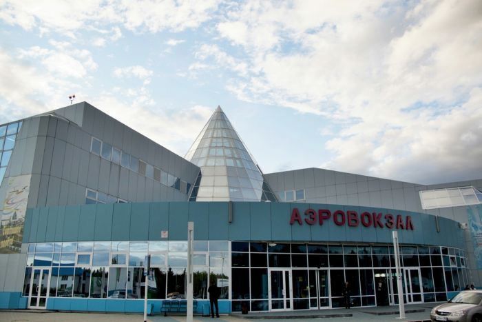Росавиация начала закрывать аэропорты Югры на время беспилотной опасности