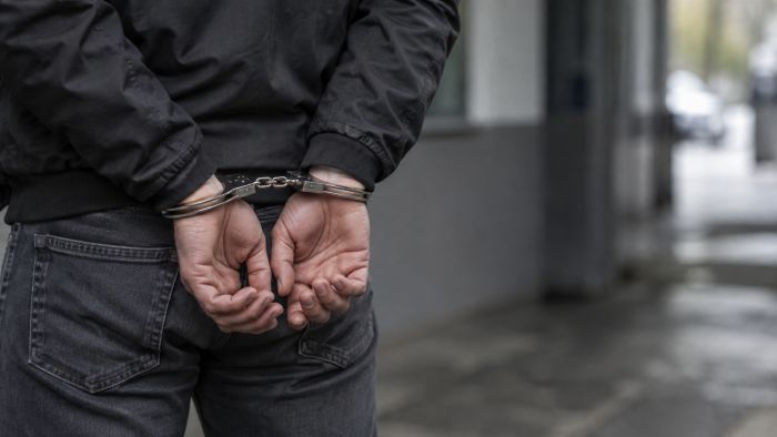 В Югре полиция задержала 75-летнего мужчину по делу о двойном убийстве 24-летней давности